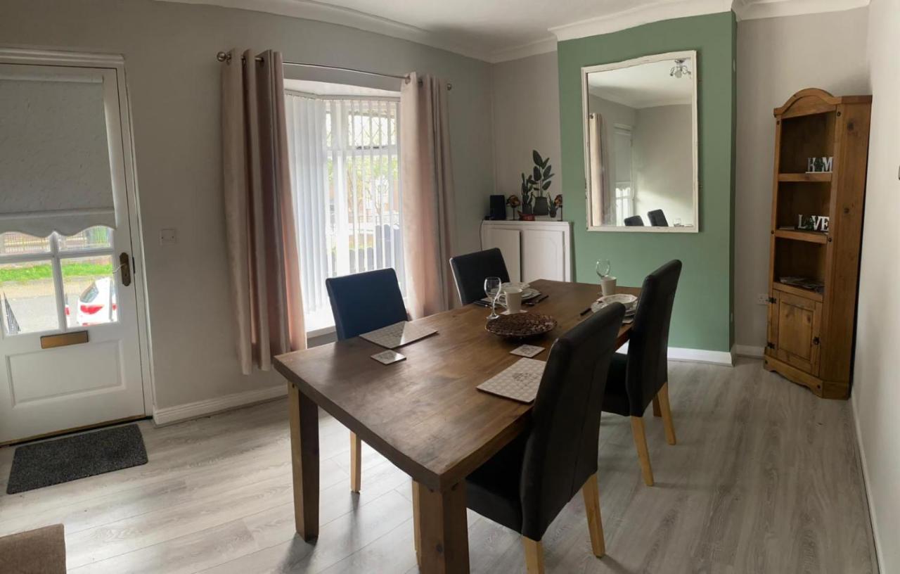 Mairead - Cosy Property In Gaeltacht Quarter Belfast Eksteriør bilde